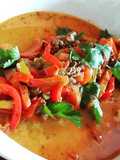 Guisado de Pimentões, com Tiras de Mignon e Molho de Tomates com Coentro e Especiarias