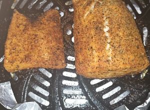Foto de Peixe na Air Fryer com ervas aromáticas
