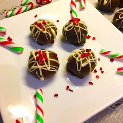 A picture of Chocolate Coconut truffles:.