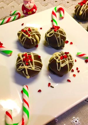 A picture of Chocolate Coconut truffles:.