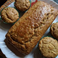 A picture of Eggless apple cinnamon cake / muffins.