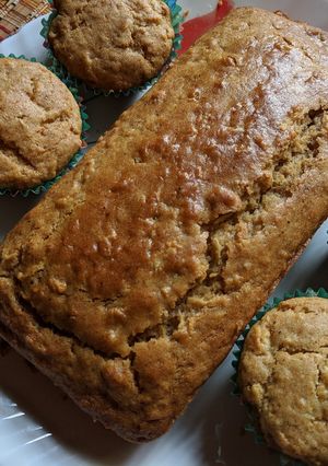 A picture of Eggless apple cinnamon cake / muffins.