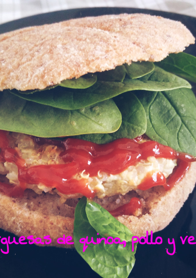 Una foto de Hamburguesa de quinoa con verdura y pollo