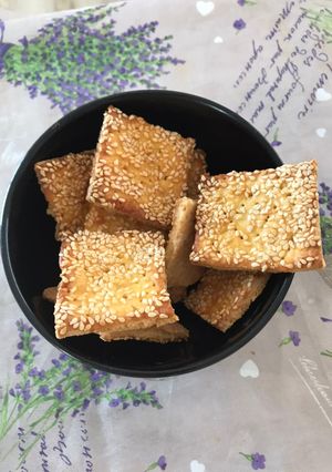 Una foto de Galletitas saladas con sésamo