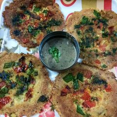 A picture of Spicy rava uttapam.