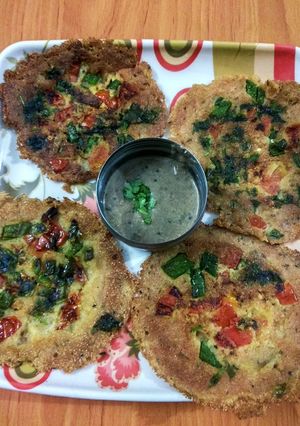 A picture of Spicy rava uttapam.