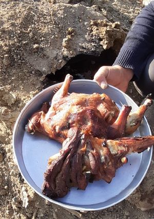 صورة لوصفة لحم ودجاج محمر في كوشة الطين