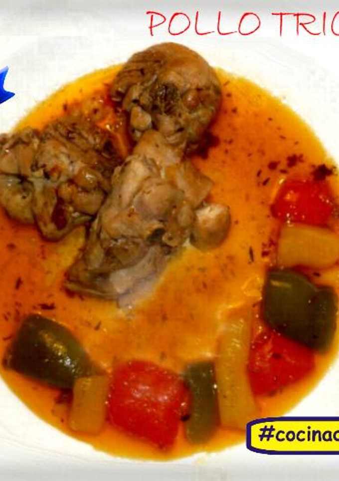 Una foto de Pollo tricolor