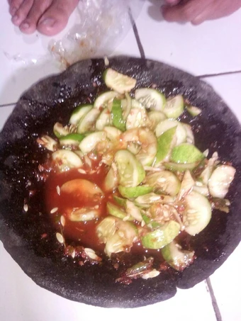 Langkah Mudah untuk Membikin Resep  Rujak timun asam,manis,pedas yang Enak Banget, Enak Banget