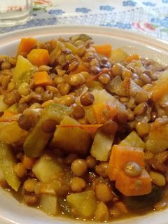 Una foto de Guiso de lentejas y vegetales🍲