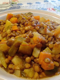 Una foto de Guiso de lentejas y vegetales🍲