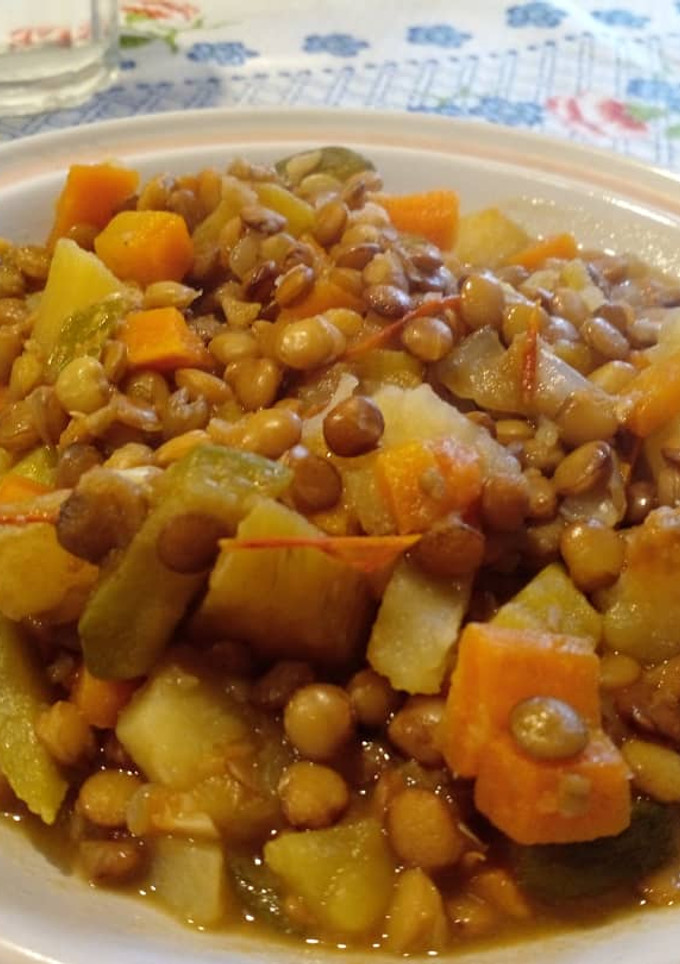 Una foto de Guiso de lentejas y vegetales🍲