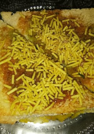 A picture of Masala toast sandwich.
