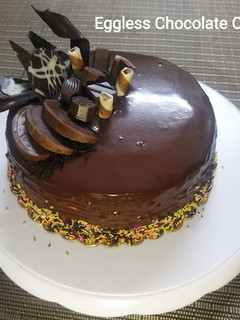 એગલેસ ચોકલેટ કેક (Eggless Chocolate Cake Recipe in Gujarati) રેસીપી મુખ્ય ફોટો