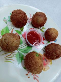 ક્રિસ્પી બ્રેડ વડા (Crispy Bread Vada recipe in Gujarati) રેસીપી મુખ્ય ફોટો