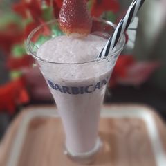 A picture of Strawberry shake.