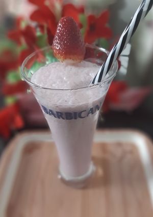 A picture of Strawberry shake.