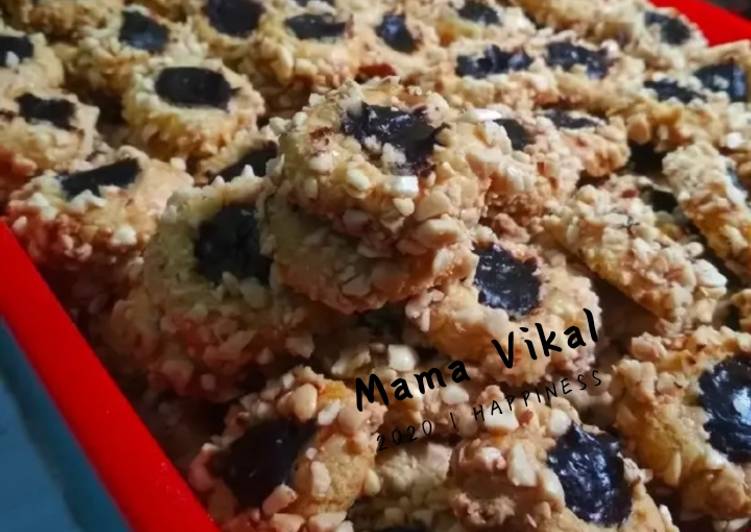 Bagaimana Menyiapkan Peanut Choco Thumbprint cookies Anti Gagal