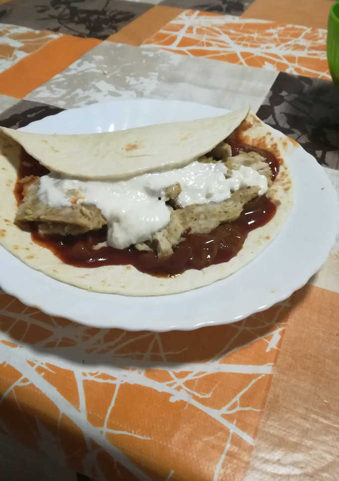 Una foto de Burrito de kebab casero de pollo