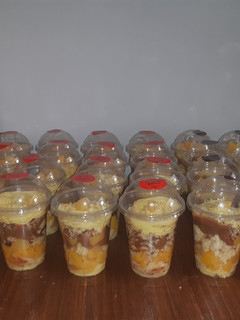 Una foto de Postre, tortas en vaso
