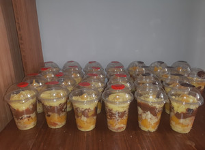 Una foto de Postre, tortas en vaso