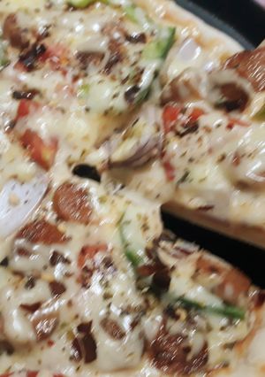 সসেজ পিজ্জা (ওভেন ছাড়া) (sausage pizza recipe in Bengali) রেসিপির প্রধান ছবি