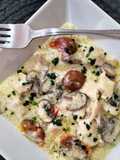 Pollo con champiñones y cherrys en salsa bechamel