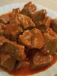 Una foto de Magro con pimiento verde y tomate en olla express