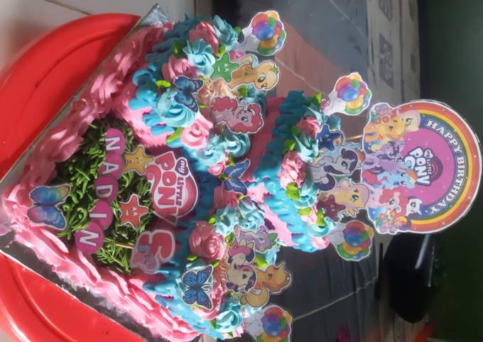 Cara bikin Kue ultah sudut little pony base cake brownies kukus Cara bikin Kue ultah sudut little pony base cake brownies kukus