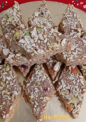 A picture of Healthy Gud Papdi.