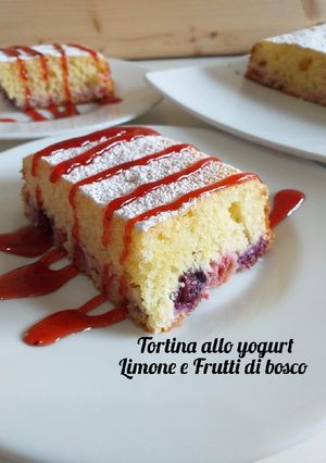 Foto di Tortina gluten free con Yogurt al limone e frutti di bosco