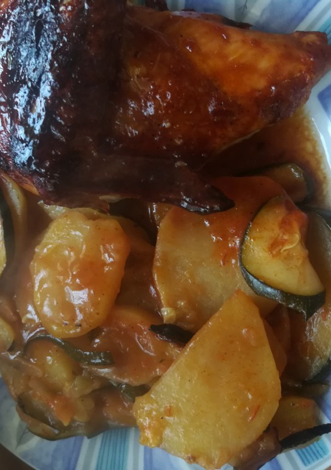 Una foto de Guarnición de patatas y calabacín