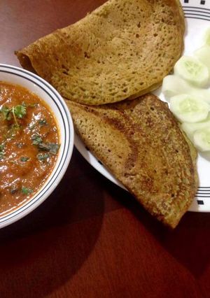A picture of Mung masoor chila with meatballs in tangy tomato gravy.