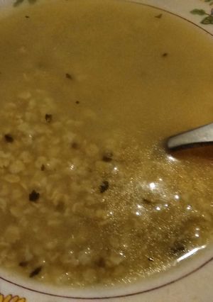 Una foto de Avena con caldo de gallina