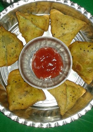 A picture of Palak Samosa.