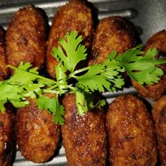 A picture of Achari chicken fritters.