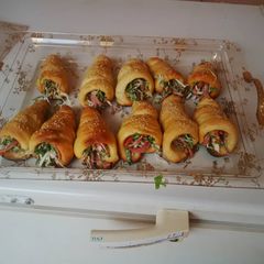A picture of Bread cones.