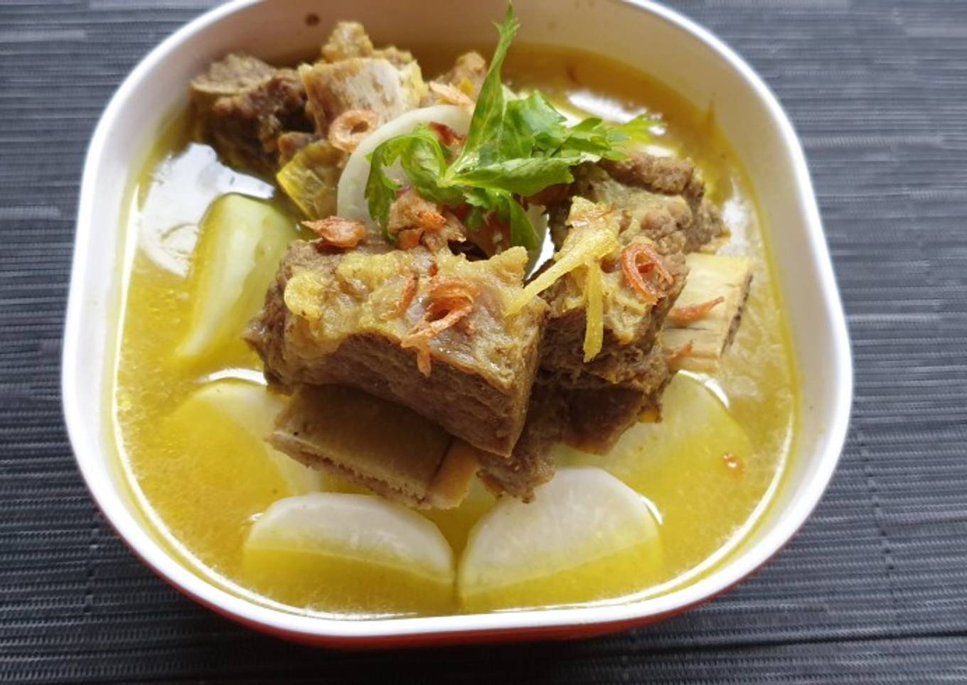 Soto iga lobak