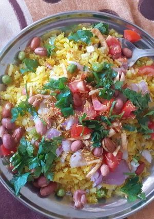 A picture of Bhel Poori.