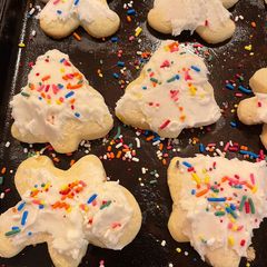 A picture of Thick sugar cookies.