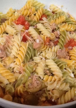 Una foto de Ensalada de pasta con atún