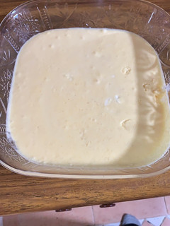 Una foto de Postre de durazno y queso crema