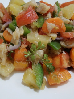 Una foto de Ensalada de bacalao con papa y zanahoria