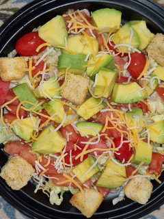 Una foto de 🥙Ensalada de Aguacate🥑