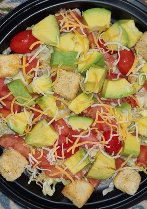 A picture of 🥙Avocado Salad🥑.