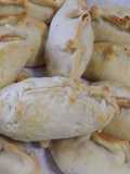Empanadas de jamón York, huevo y quesos