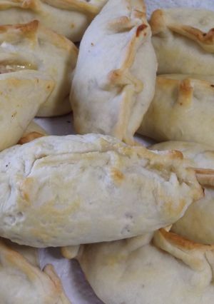Una foto de Empanadas de jamón York, huevo y quesos
