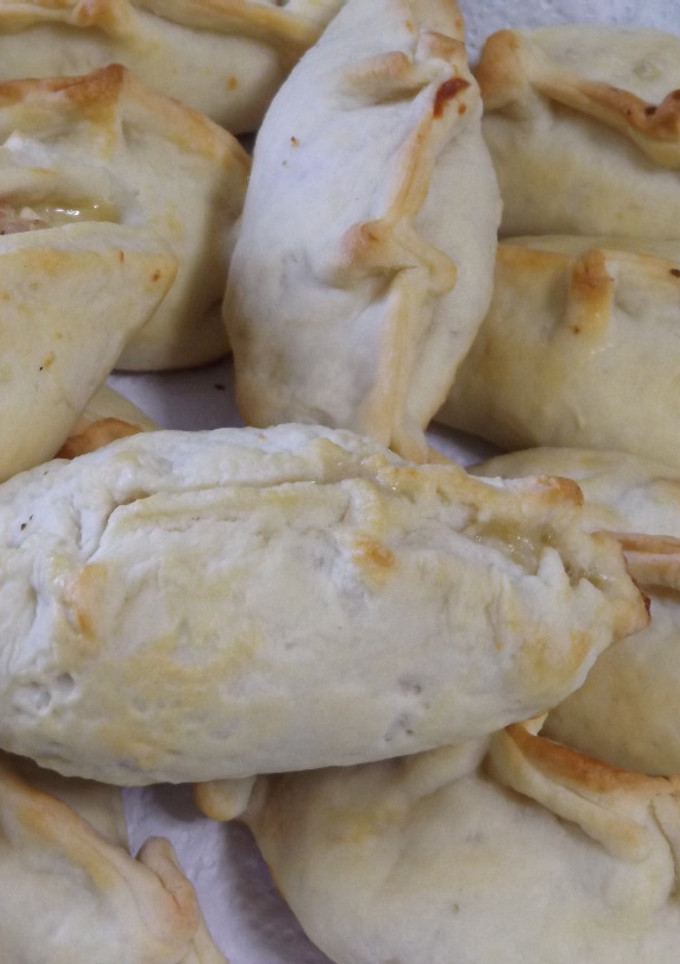 Una foto de Empanadas de jamón York, huevo y quesos