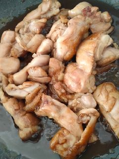Hình của món Ức gà chiên sốt nước tương.