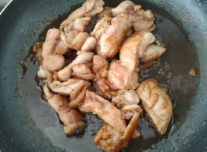 Hình của món Ức gà chiên sốt nước tương.